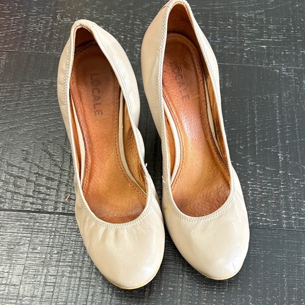 Locale Cream Wedges
